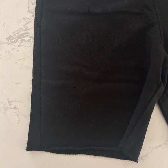 Woman’s UGG Zahara Biker Short - Picture 6 of 8